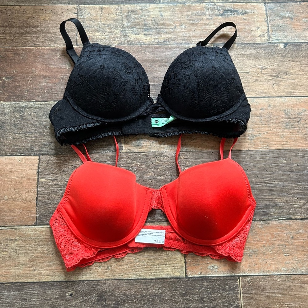 2 Lacey Bra Lot!